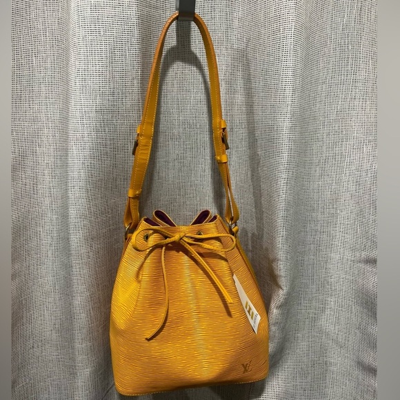 Louis Vuitton Authentic Tassil Epi Noe Leather Bucket Bag shoulder Purple Yellow - Picture 3 of 3